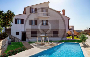 2 Bedroom Stunning Apartment In Medulin